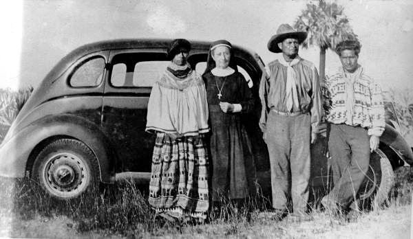 Deaconess Bedell and Mikasuki Indians standing by a car