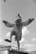 113576