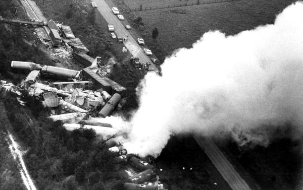 Train derailment releases toxic chemicals - Lake City, Florida