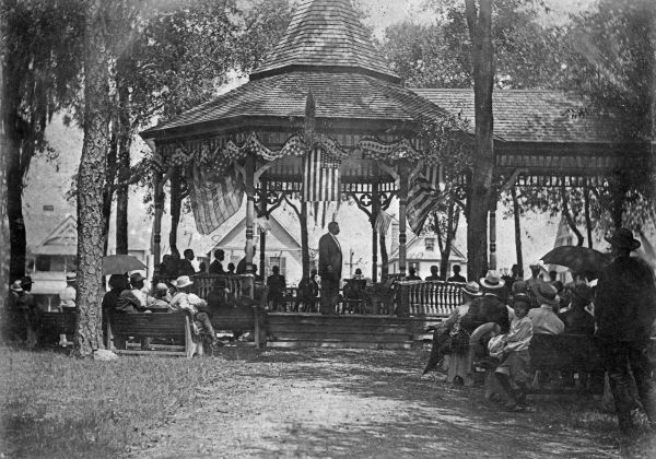 Napoleon Bonaparte Broward speaking at Williams Park (?) - Saint Petersburg, Florida