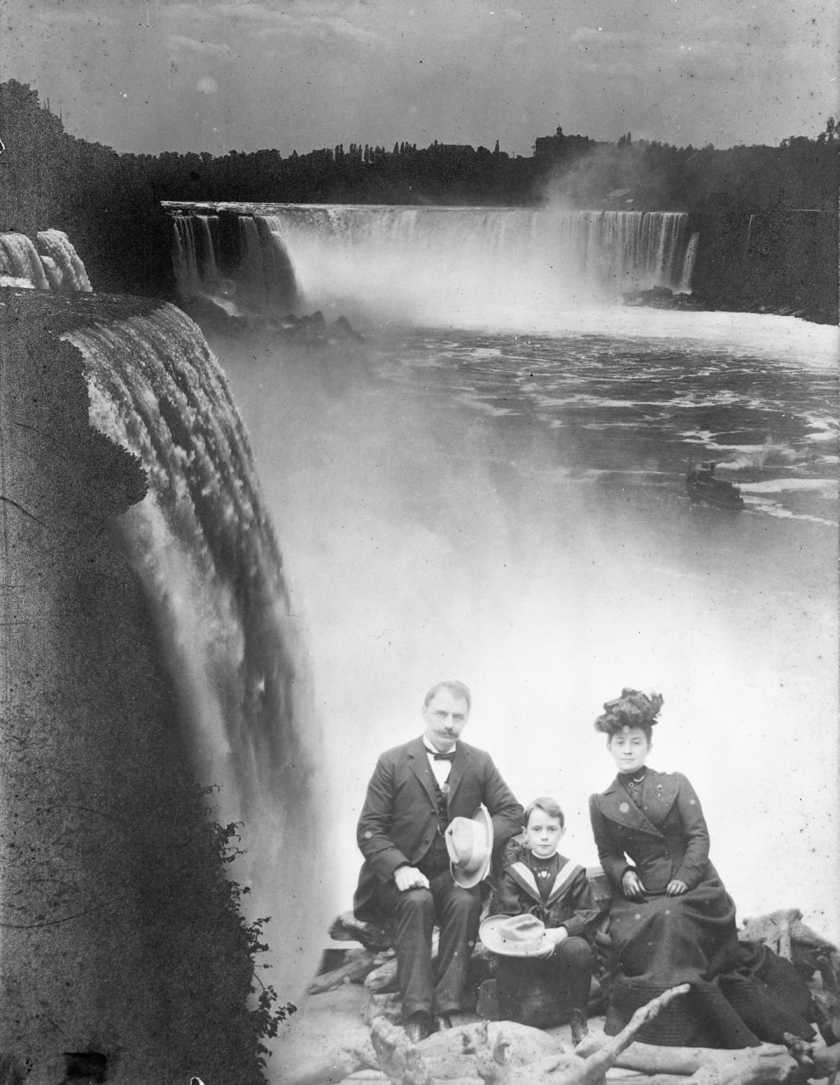 Governor William Sherman Jennings and family posing in front of Niagara Falls
