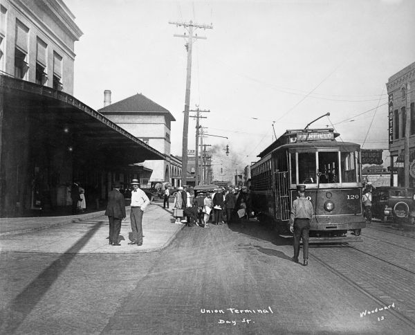 Bay Street in front of the Union Terminal - Jacksonville, Florida