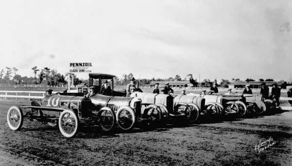 Line-up at the Jacksonville Fairgrounds - Jacksonville, Florida
