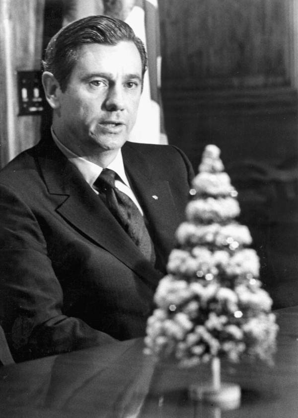 Florida Governor Reubin Askew holding an end-of-the-year press conference