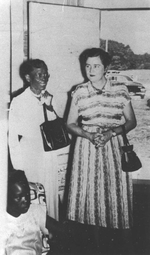 Bertha Williams and Lassie Goodbread Black visit an exhibit