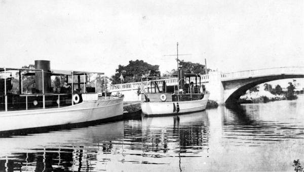 Boats moored in "Seybold's Canal" : Miami, Florida