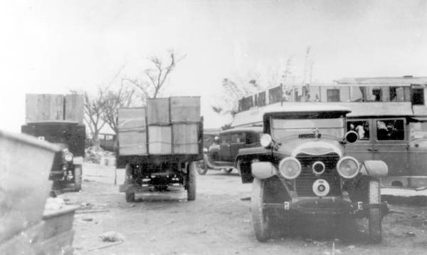 Trucks loaded with coffins, after the hurricane of 1928 - Belle Glade (?), Florida