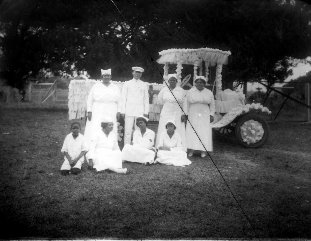 Parade float representing the medical auxiliary society: Lincolnville, Florida