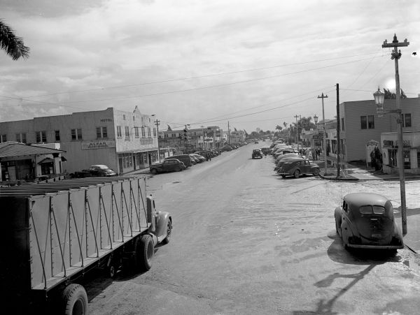 Street scene in Belle Glade.