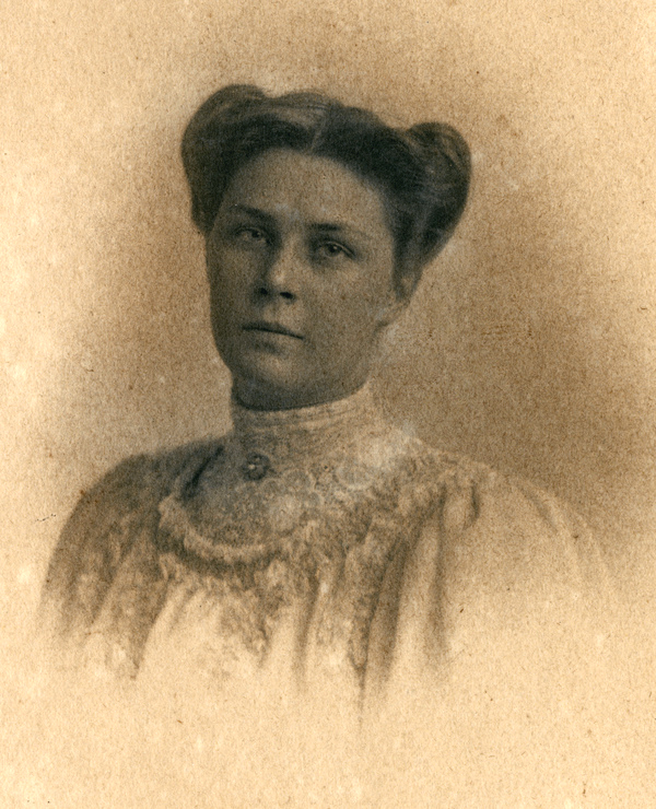 Portrait of Koreshan Ruth Boomer Thomas.