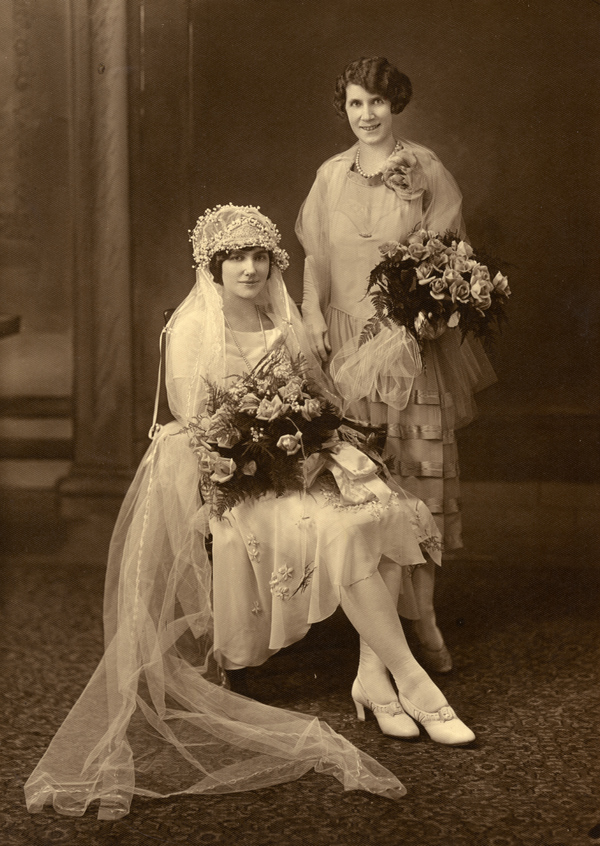 Portrait of Koreshan Imogene Evelyn Bubbett Rahn and bride Edla Keck.