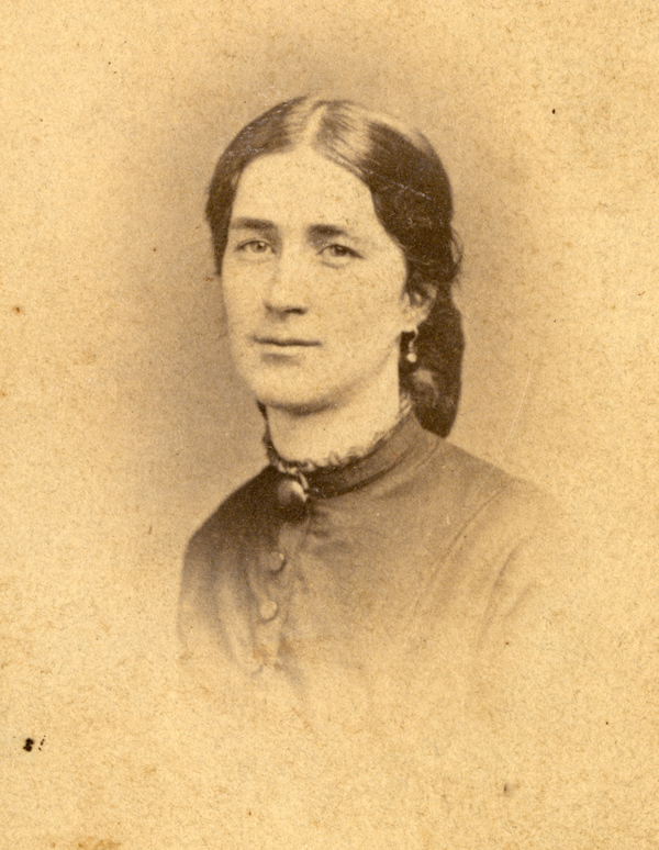 Portrait of Koreshan Clementine "Tinne" Scott.