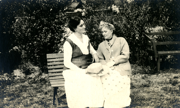 Koreshans Nell Castle with her mother Eleanor Castle.