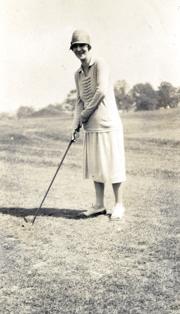 Koreshan Imogene Bubbett Rahn playing golf.