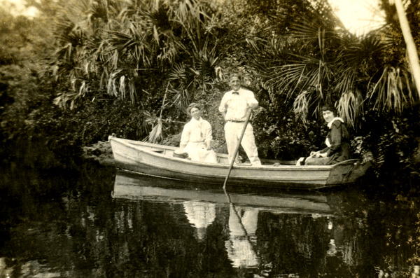 Alfred Christensen in a rowboat with a couple of Koreshan Unity sisters.