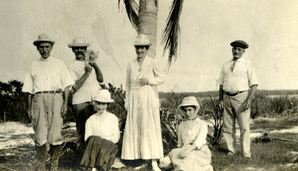 Group portrait of Koreshans.