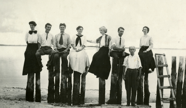 An early Koreshan outing at Crescent Beach (now Fort Myers Beach).