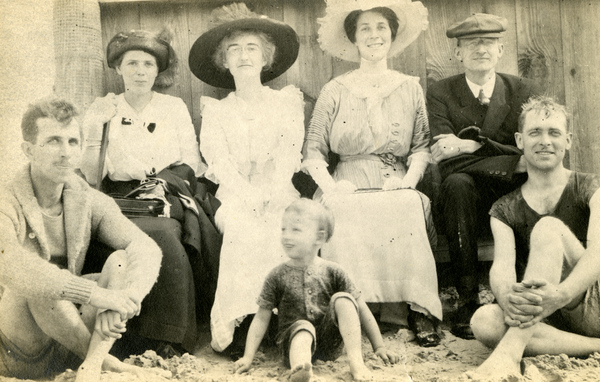 Group portrait of Koreshans with Joe Price and his family.