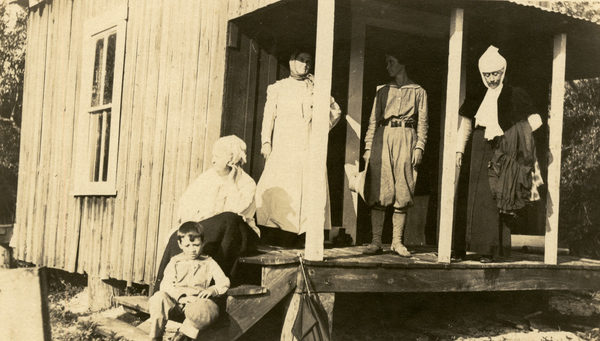 Postcard showing Koreshans at the Damkohler house in Estero, Florida.