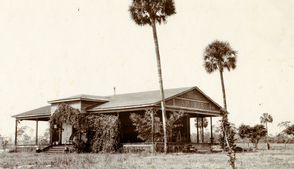 Koreshan Unity cottage "Amitie".