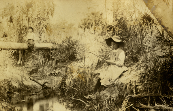 Koreshan girls fishing.