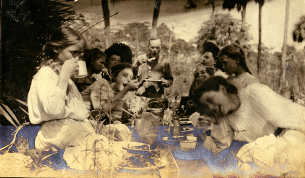 Koreshans picnicking.