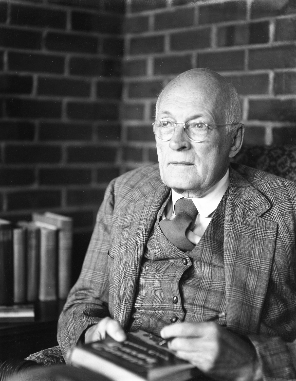 Portrait of author and playwright Homer Croy.