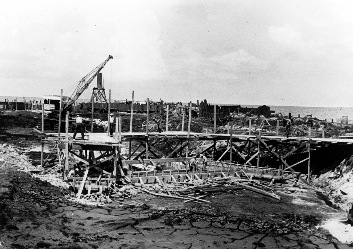 Construction site for hurricane gate structure #4 on Lake Okeechobee.