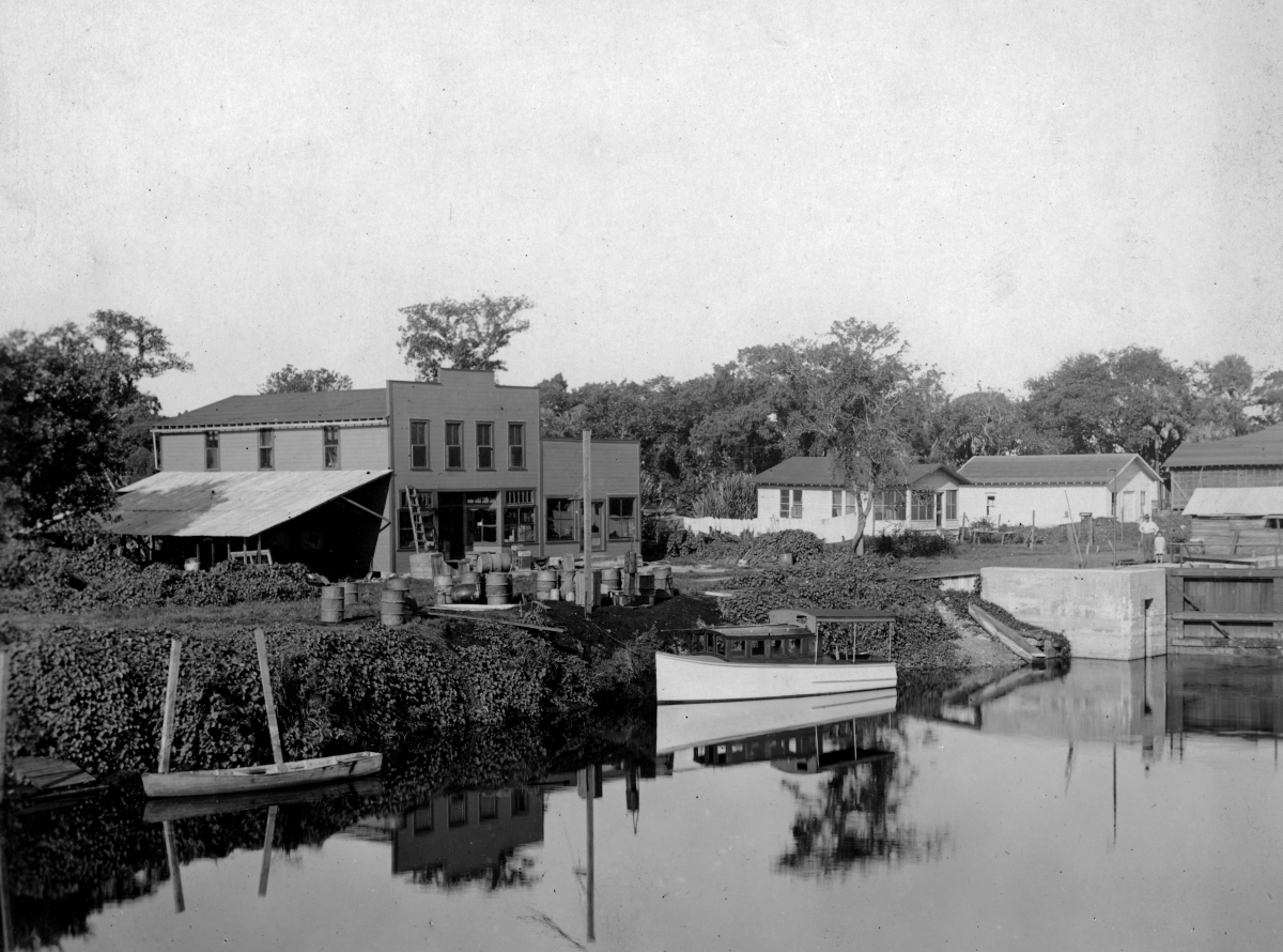 Settlement at Canal Point near the West Palm Beach Canal lock #1 in the Everglades Drainage District.