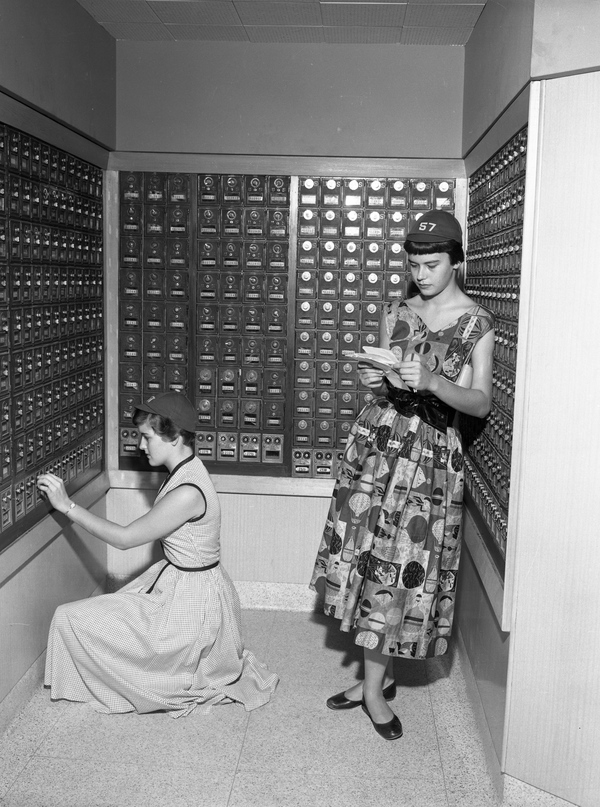 FSU freshmen getting their mail.