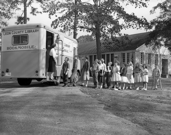 Leon County Public Library bookmobile making its regular stop at Woodville Elementary School.