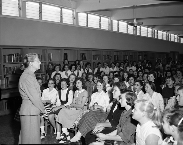 Rosamond Du Jardin speaking to students at Elizabeth Cobb Jr. High School in Tallahassee.