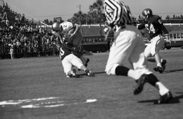 FSU HB #27 Phil Spooner running the football during game in Tallahassee against the University of Kentucky.