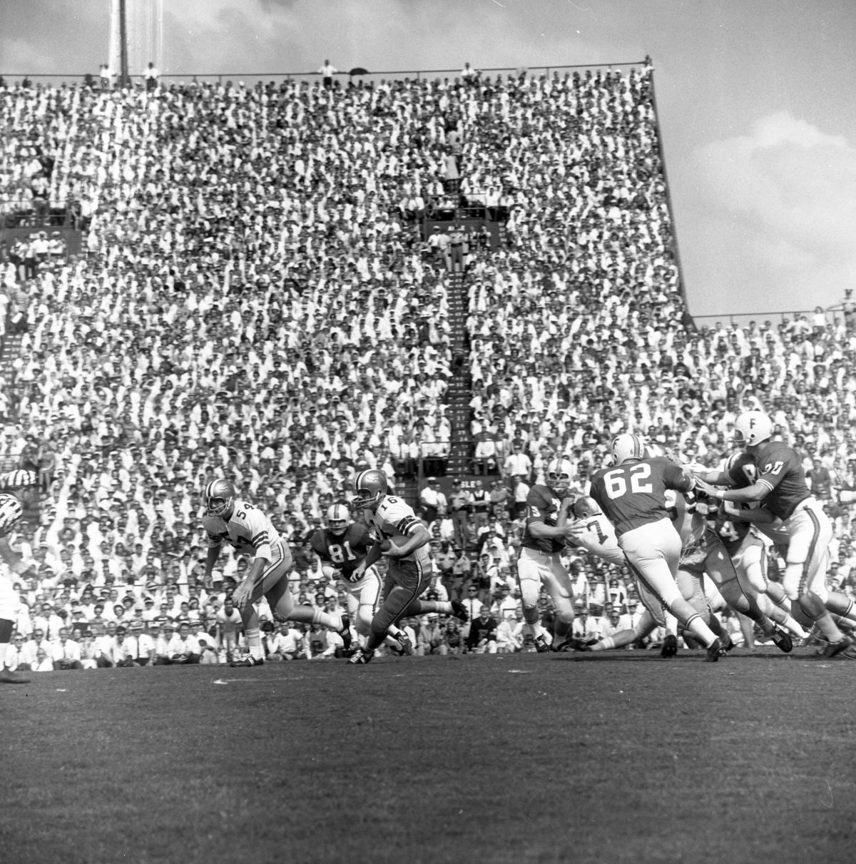 FSU QB #16 Gary Pajcic running with the football during game against UF in Tallahassee.