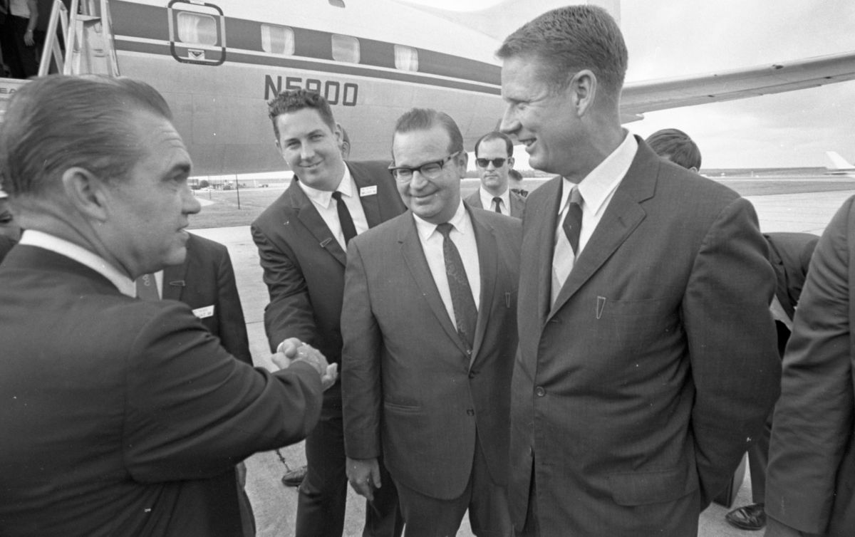 Presidential candidate George Wallace being met by Tallahassee officials at the airport.