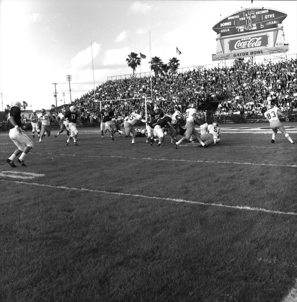 FSU wide receiver #25 Fred Biletnikoff returning kickoff during game against the University of Oklahoma at the Gator Bowl in Jacksonville.