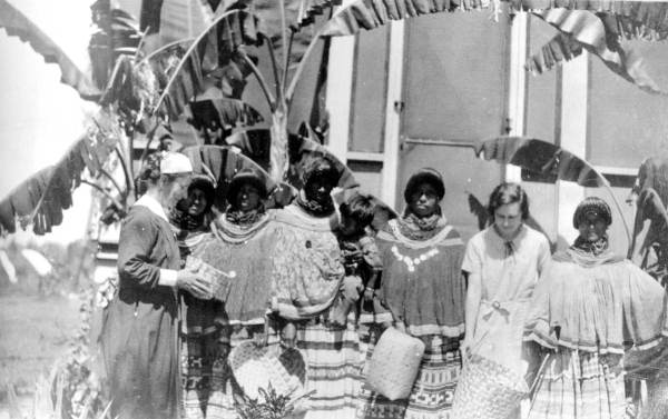 Miccosukees with their crafts outside the mission