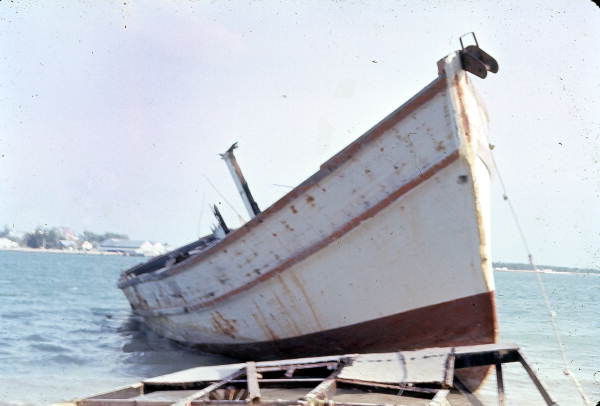 Boat grounded on Christmas Tree Island..