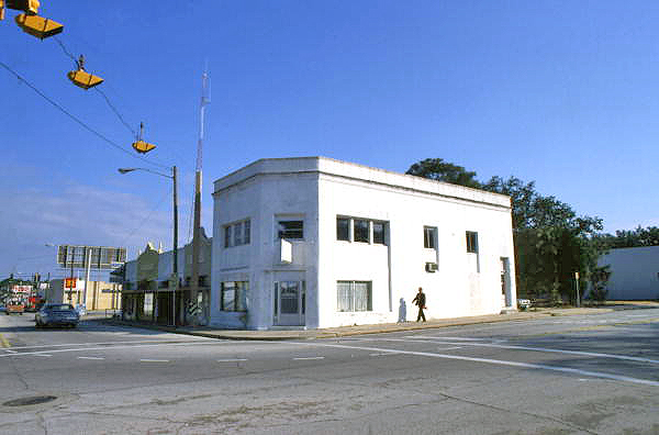 Commercial building at 1000 Beck Ave. in the historic St. Andrews community of Panama City.
