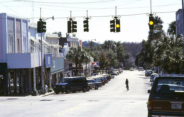 Looking south down Donnelly St. in downtown Mount Dora.