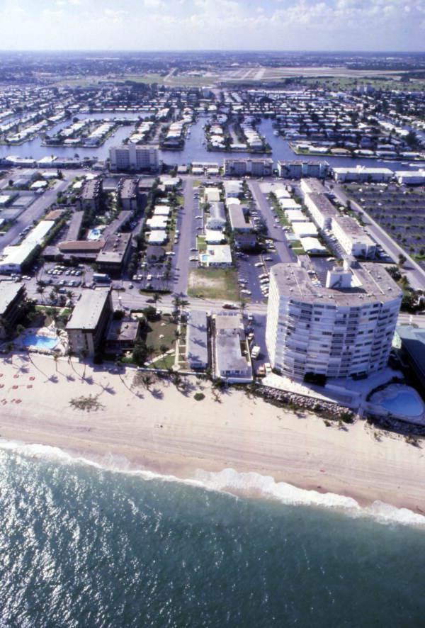 Aerial view looking west over a section of Pompano Beach near NE 7th St.
