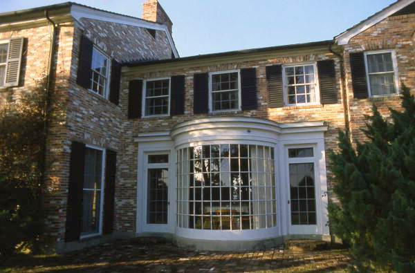 Close-up view of Kinhega Lodge in Tallahassee.