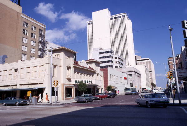 Looking east down Twiggs St. from Tampa St.