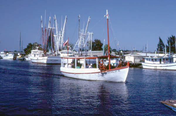 Sponge diving exhibition boat "St. Nicholas VI" in Tarpon Springs.