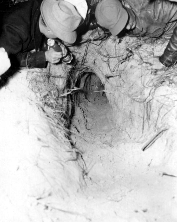 Hunters looking at the tunnel of 12 feet depth - Homosassa Springs, Florida