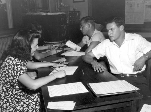 Students sitting at a table, Florida State College for Women - Tallahassee, Florida