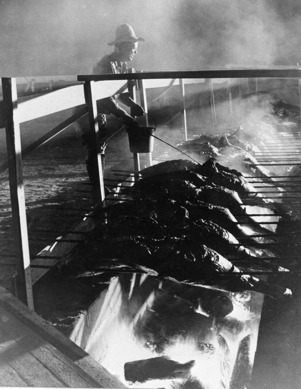 Oscar Osteen barbecues 5,000 pounds of beef - Fort Pierce, Florida