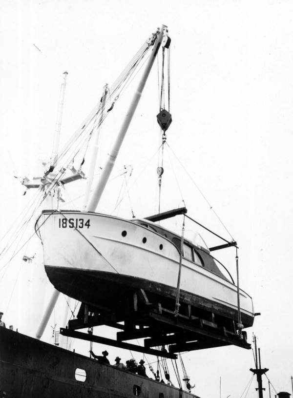 Unloading yacht "Marlin" for repairs at Gibbs Shipyard