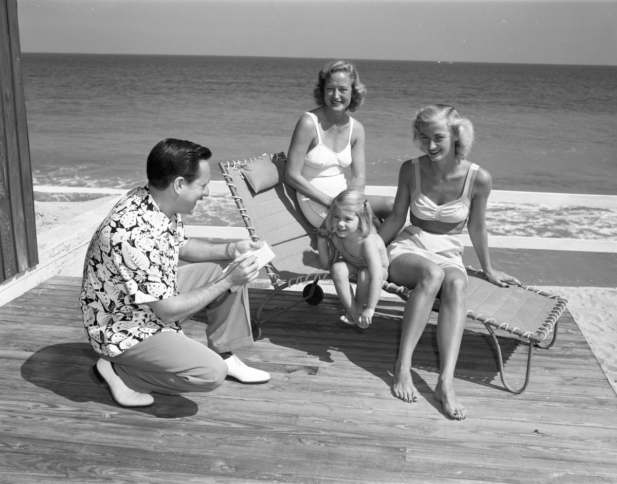 Al Parker drawing Mrs. Charles H. Warwick Jr., Betty Sturgis and her mother Jane W. Sturgis - Palm Beach, Florida.