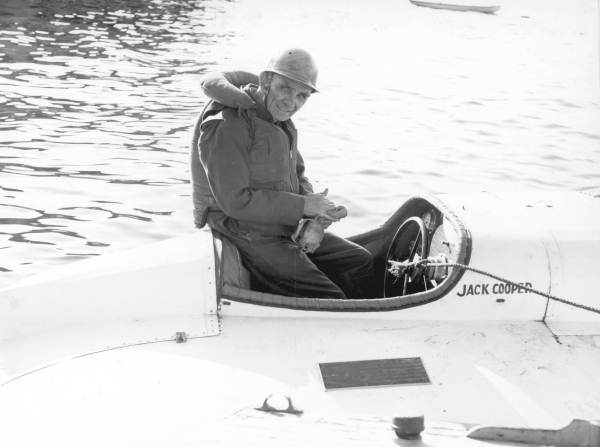 Motorboat regatta on Lake Hollingsworth